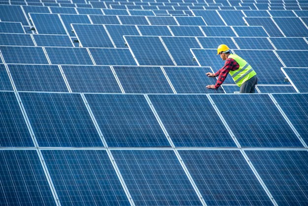 Sun-Powered Servers: Why Tech Leaders Are Betting on Solar for Data Centers