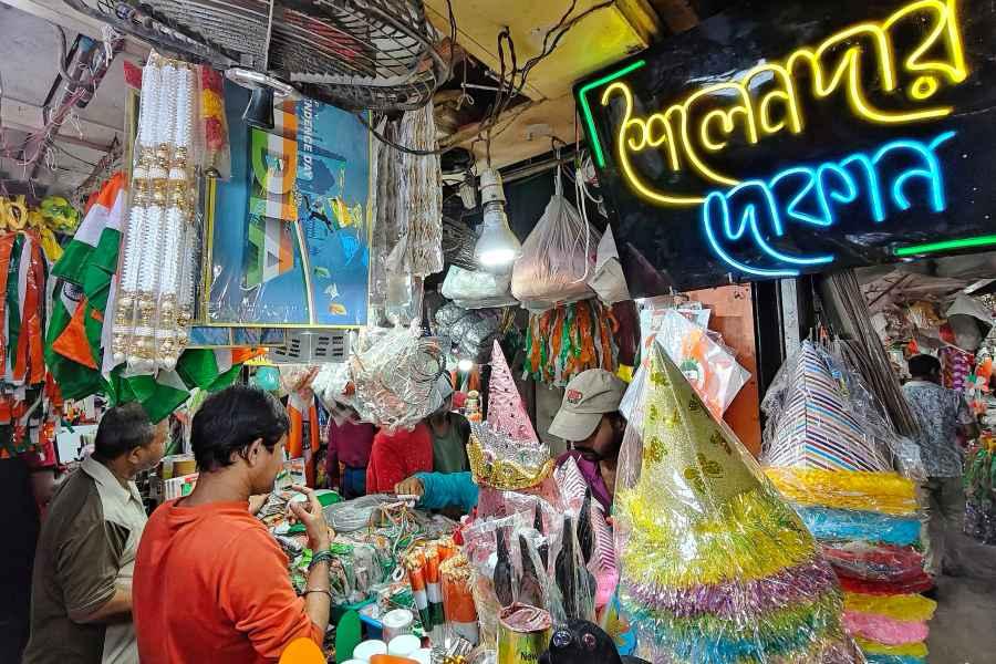 Offline Wins: Sailen Da’r Dokan Becomes the Treasure Trove When Amazon Stumbles