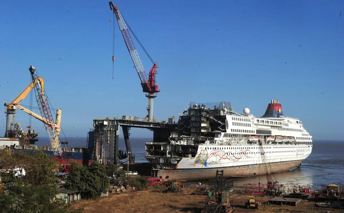 India Aims to Recycle 16,000 Ships with $8 Billion Funding