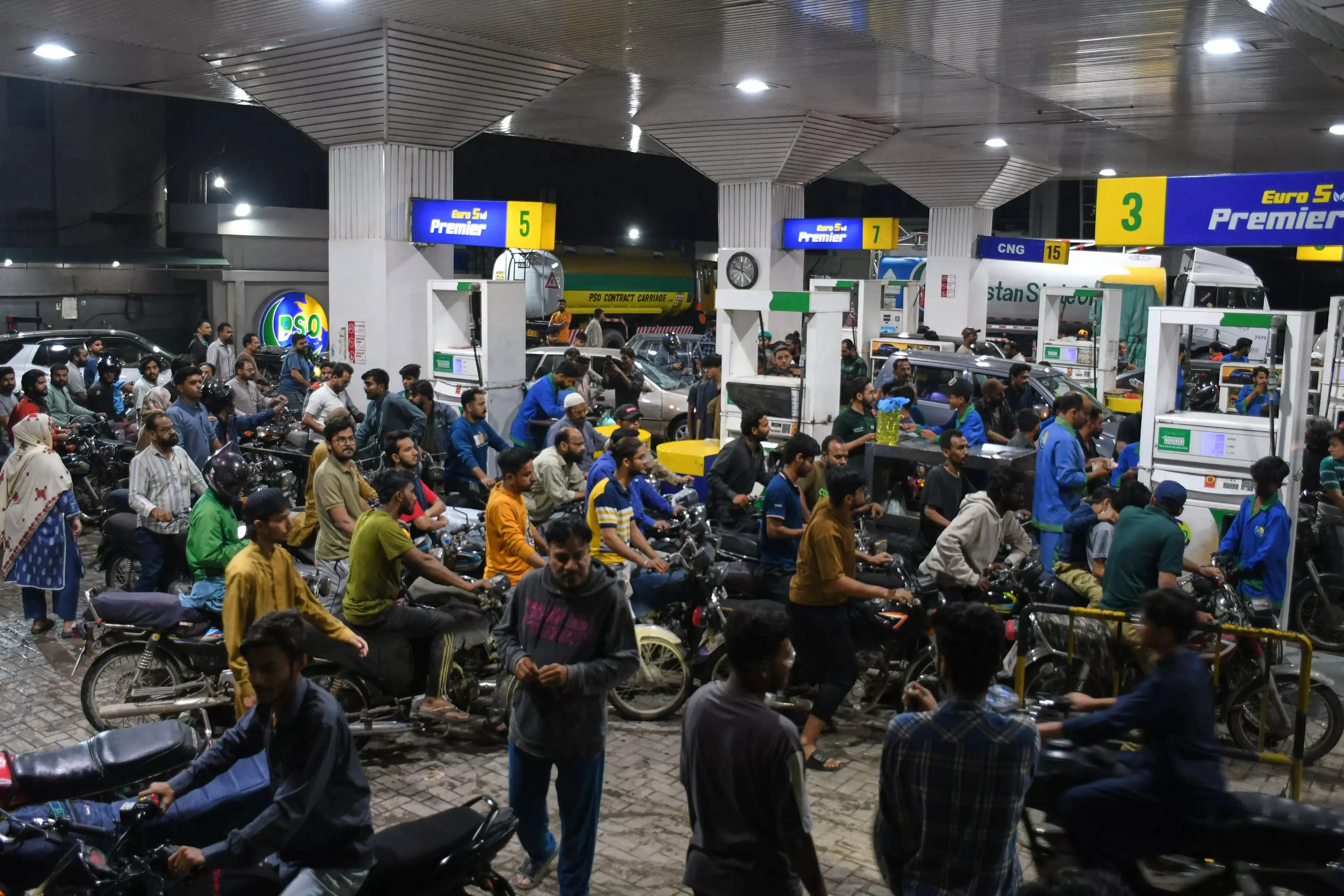 Pakistan announces free public transport after record petrol price hike amid Hormuz crisis