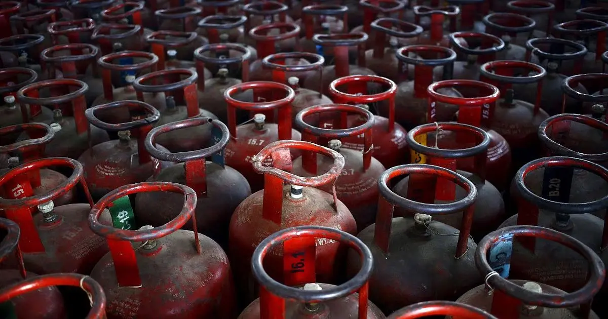 Cylinder Clampdown: Delhi Bans Godown Sales To Tighten Safety And Distribution Rules