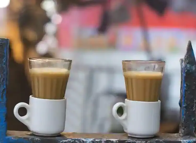 Journalists Honour 75-Year-Old Chaiwala Baban Kemkar For Four Decades Of Service