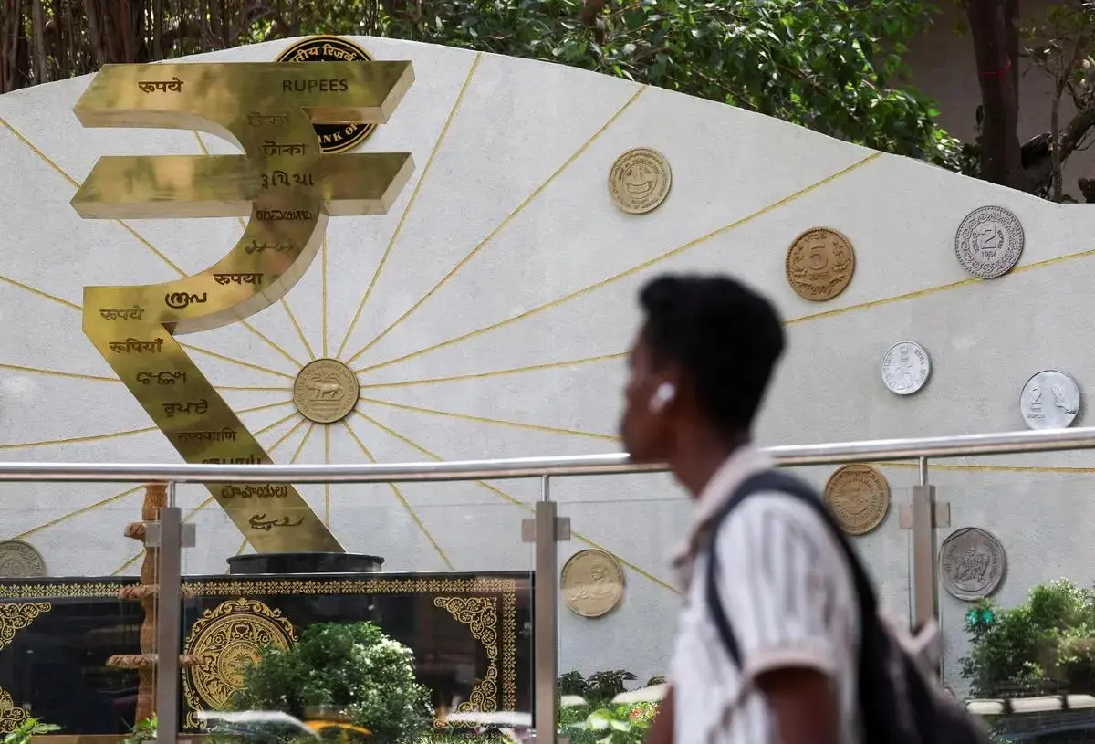 India Considers New Measures To Attract Dollar Inflows