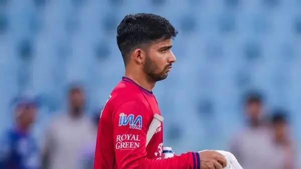 Debut Delight: Madhya Pradesh Teen Akshat Raghuwanshi Announces Arrival With First-Ball Six