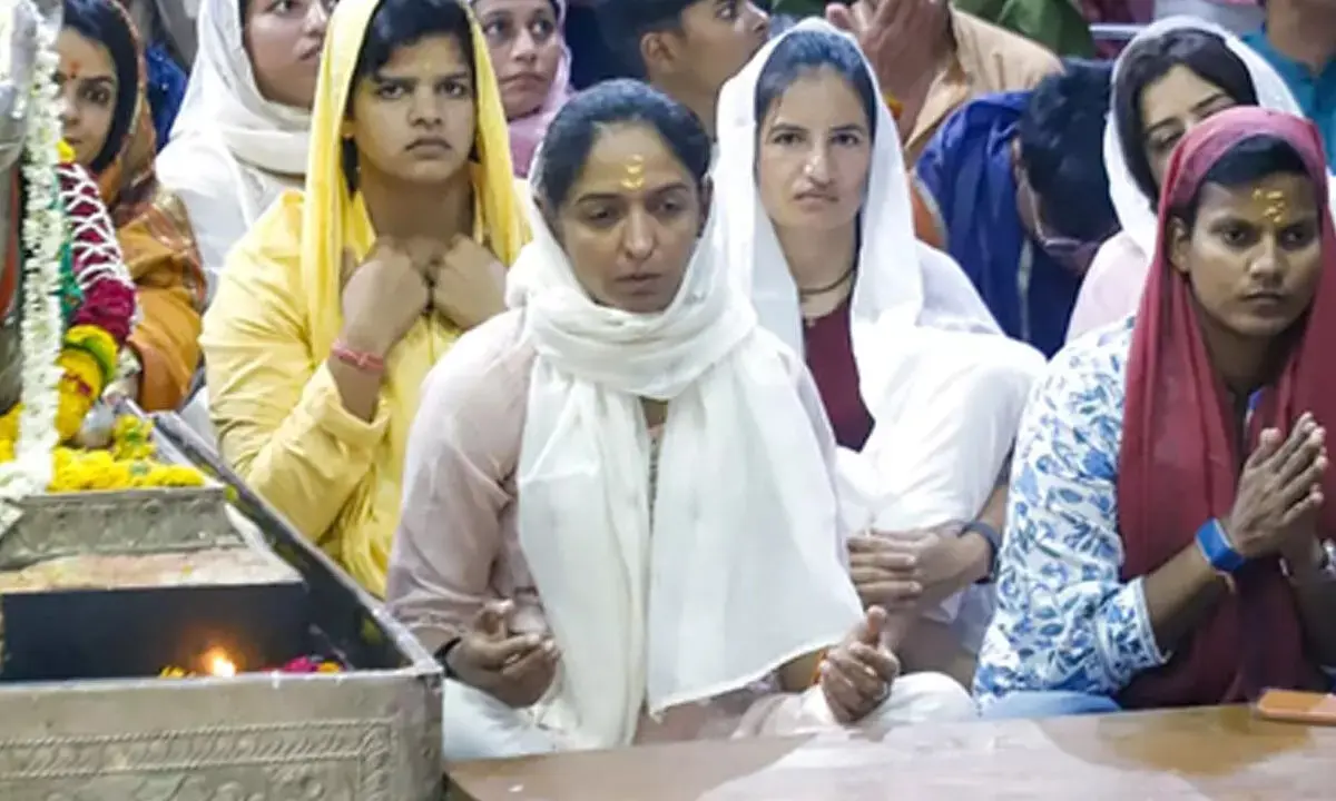 Faith Before The Fight: India’s Women Cricketers Visit Mahakal