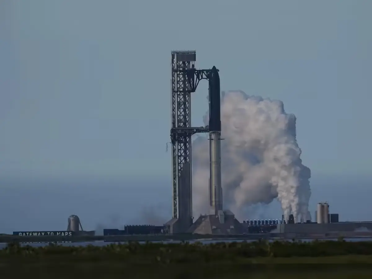 Starship Stuck On The Pad: Bigger Rocket, Bigger Last-Minute Headaches