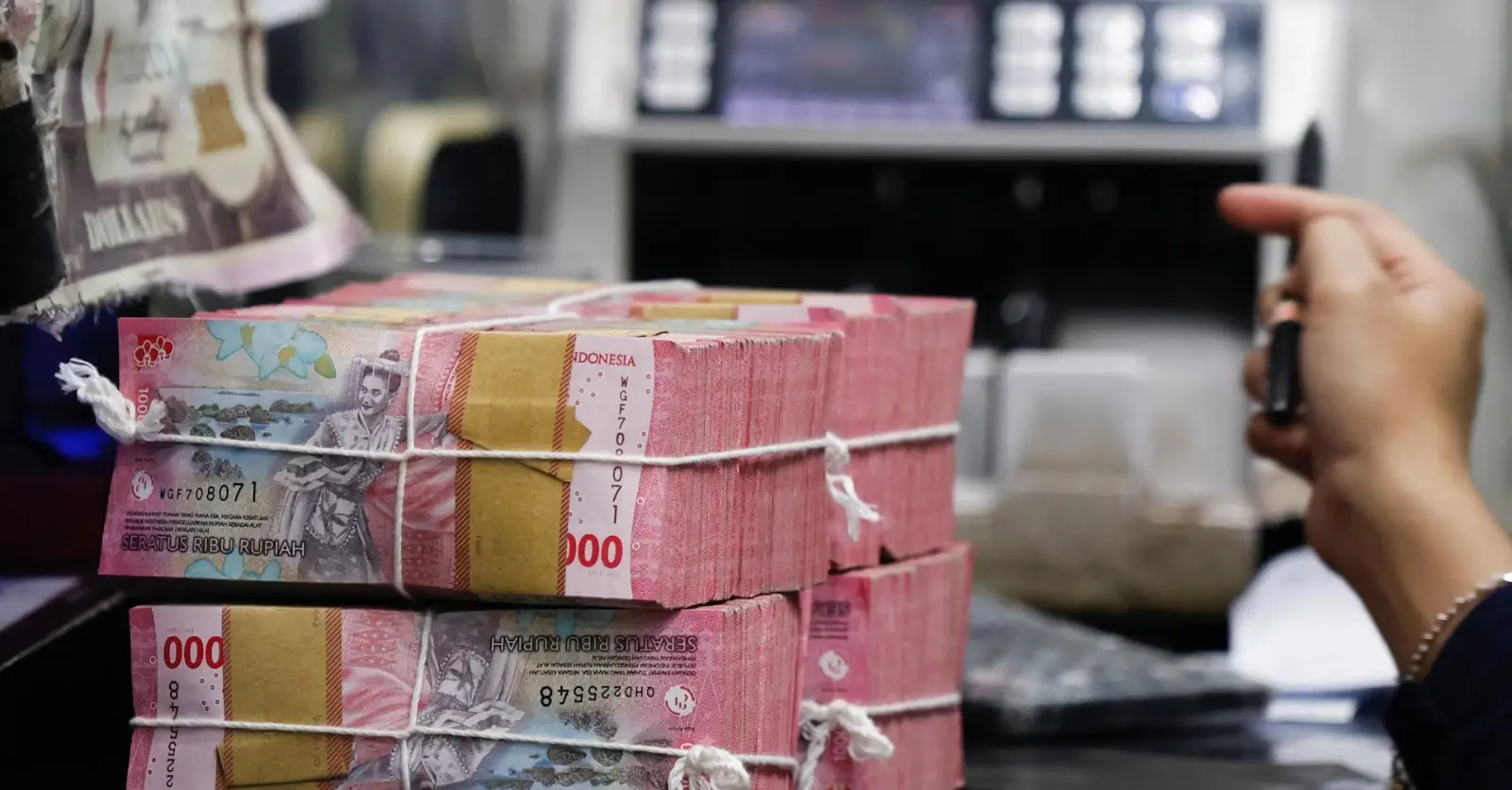 Asia Fx Sentiment Turns Sharply Against Taiwan Dollar, Rupiah As Yuan Finds Support