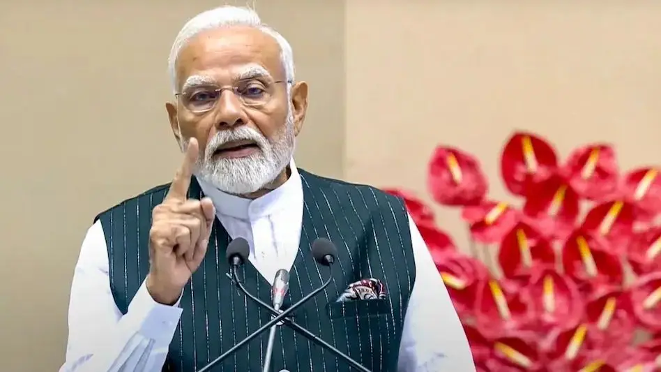 PM Modi Reviews ₹30,000 Crore Projects, Calls For Mission-Mode Rooftop Solar Expansion