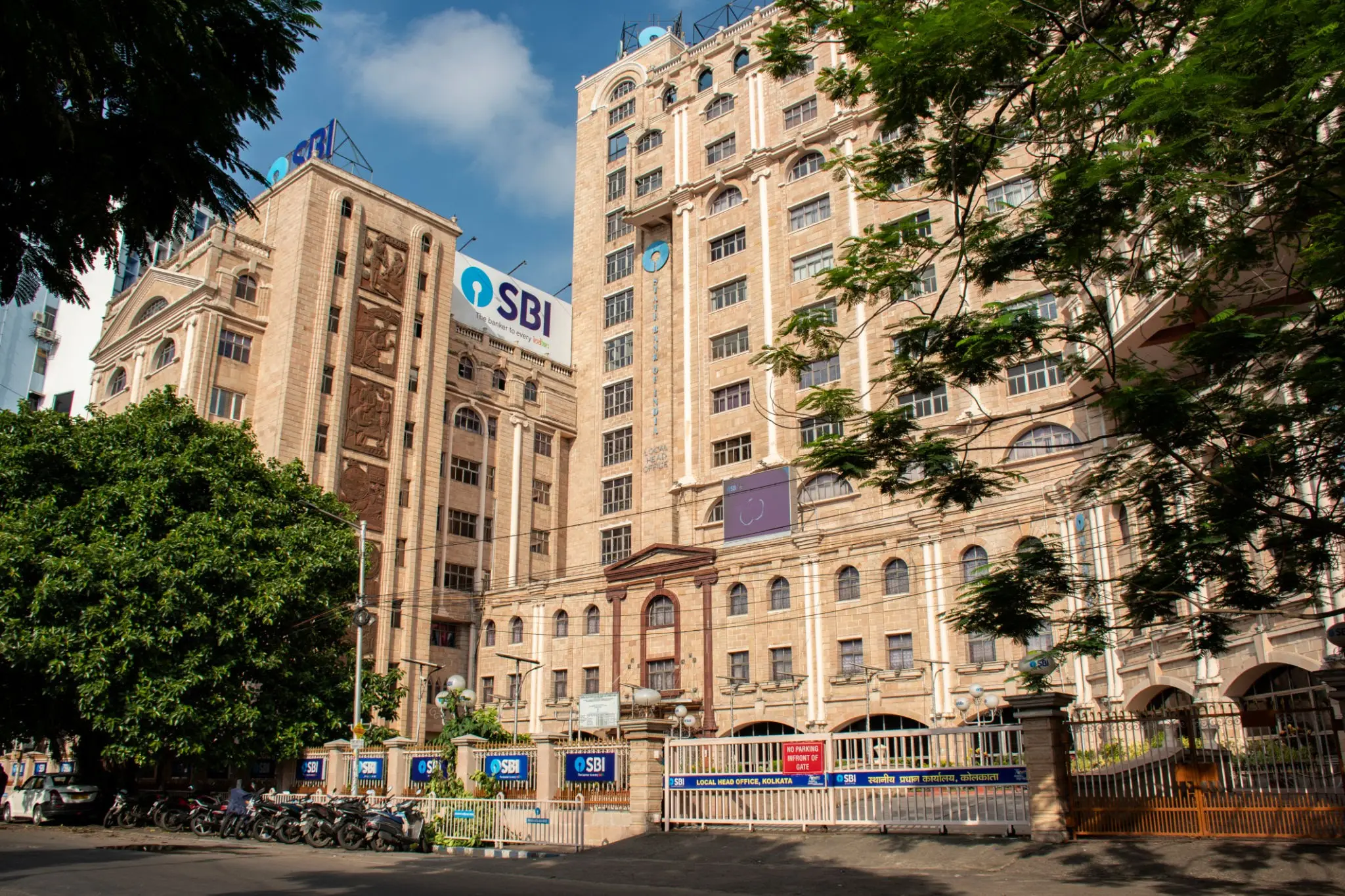 Indian Bank Hikes One-Year MCLR to 8.85%: How Your Home and Auto Loan EMIs Change From June 1