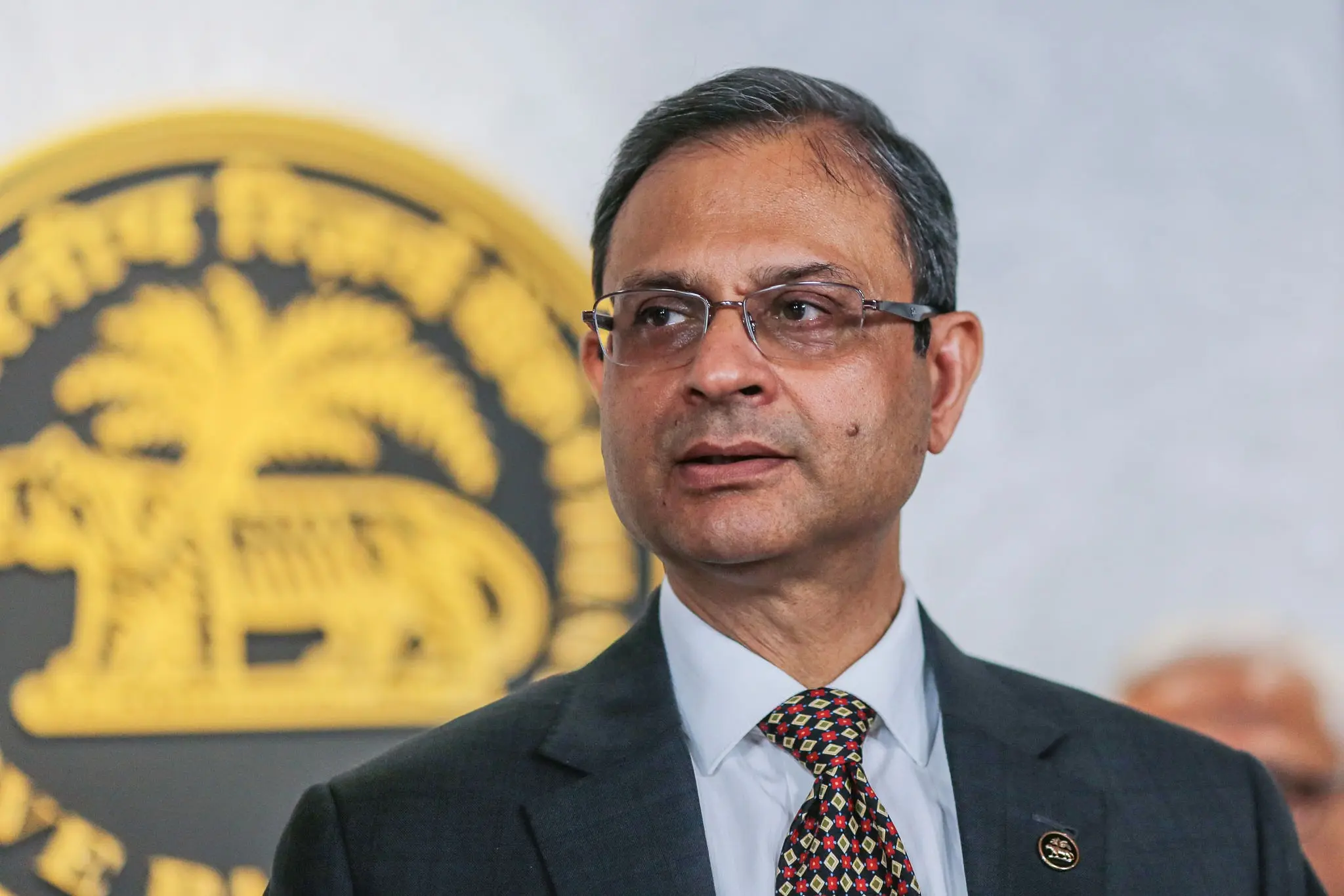 RBI Chief Malhotra Outlines FX Strategy and Baseline Crude at $95