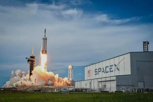 Orbiting Greatness: SpaceX Liftoff Aims for $1.77 Trillion Milestone
