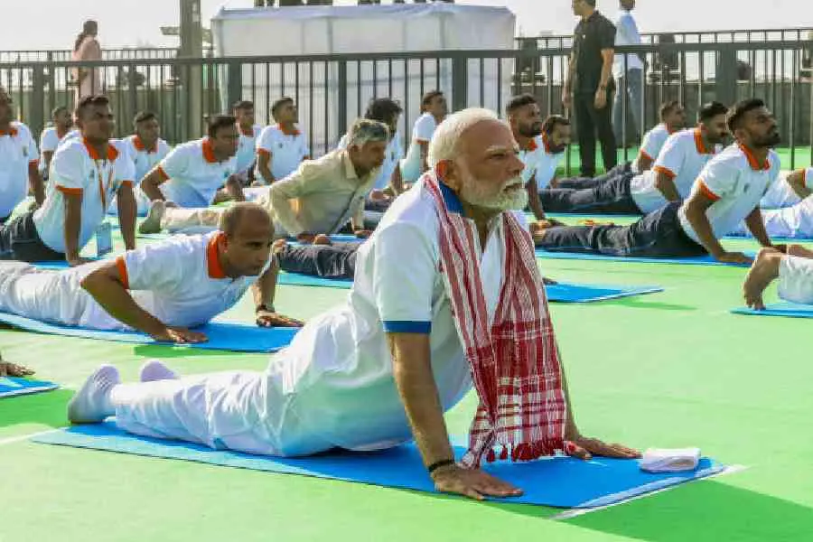Kolkata Prepares for Yoga Day Record Bid as PM Modi Joins at Red Road