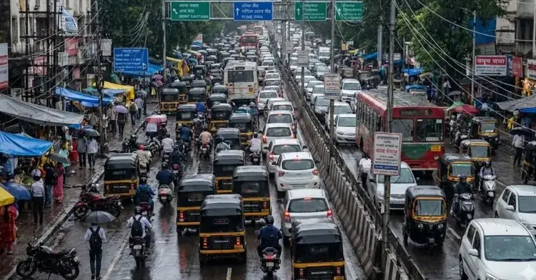Pune Imposes 10-Day Ban on Heavy Vehicles to Curb Congestion