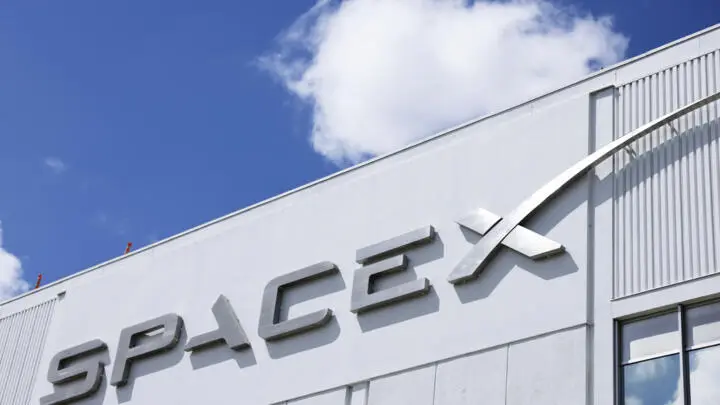 SpaceX Rally Extends After Record-Breaking Wall Street Debut
