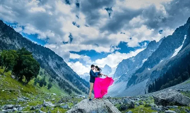 10 Offbeat Romantic Mountain Destinations for Couples in India Revealed