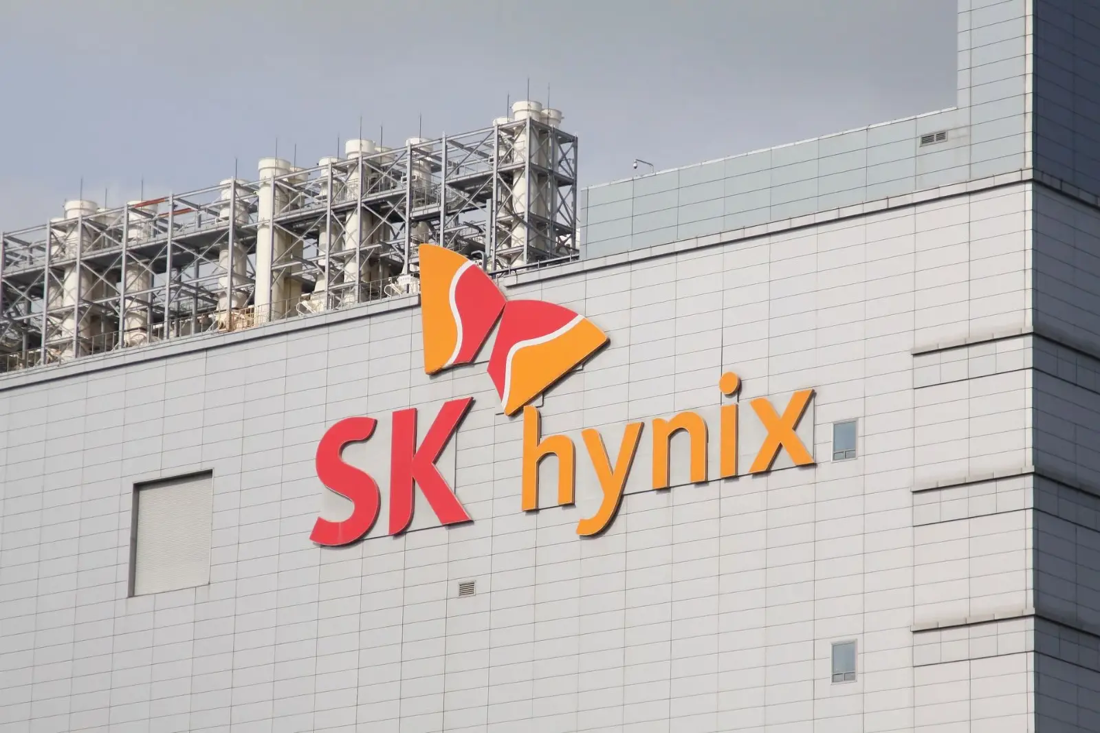 SK Hynix Shares Extend Gains Following $29 Billion Nasdaq ADR Plan
