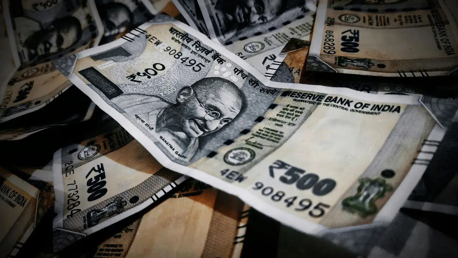 Indian Rupee Gains 0.3% to 94.3775 Against US Dollar as Oil Slumps