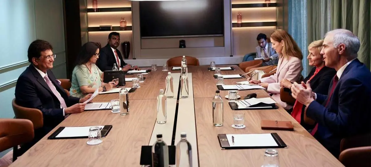 Goyal Meets Rolls-Royce Delegation Amid Planned India Push