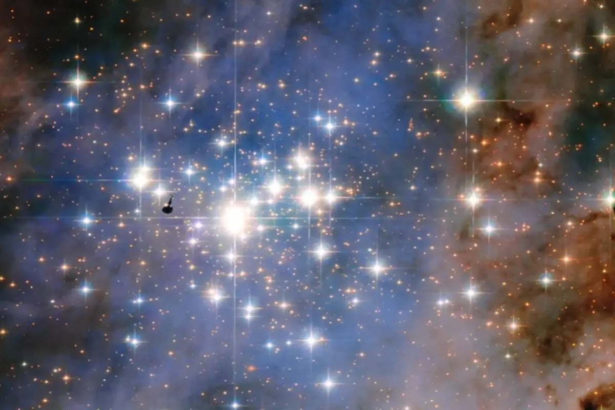 NASA Releases Image of ‘Chandelier’ Star Cluster