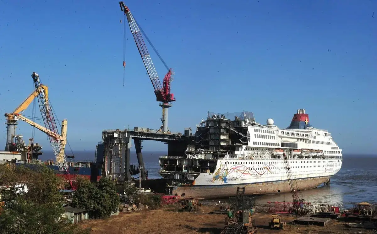 India Aims to Recycle 16,000 Ships with $8 Billion Funding