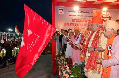 Amarnath Yatra Begins in Jammu as L-G Flags Off First Pilgrim Batch