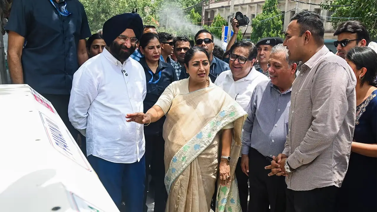 CM Rekha Gupta Announces Rs 8,300-Crore Clean Air Plan for Delhi