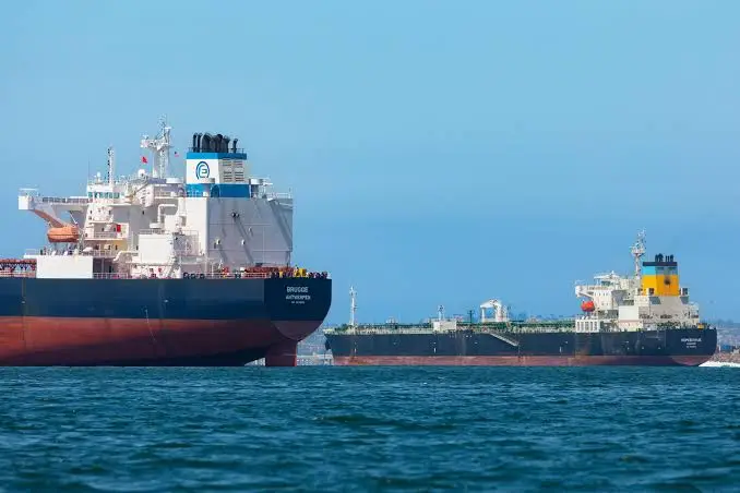 15 India-bound Fertiliser Ships Cross Strait of Hormuz Safely