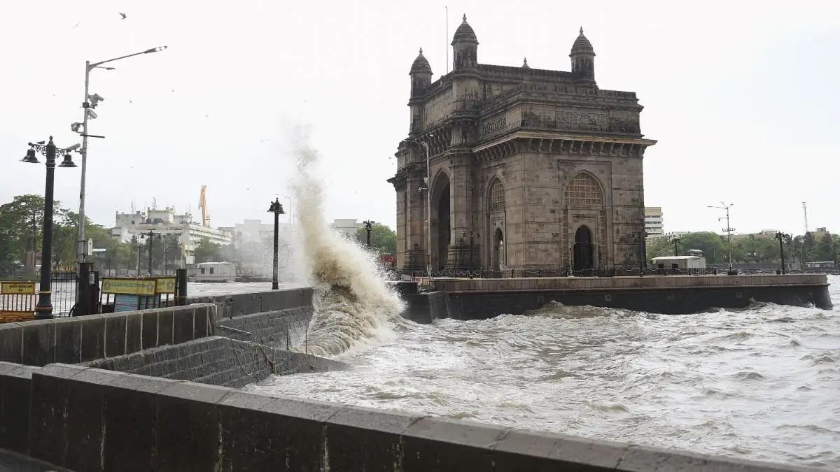 High Tide at Mumbai's Marine Drive Amid National Rain Alerts
