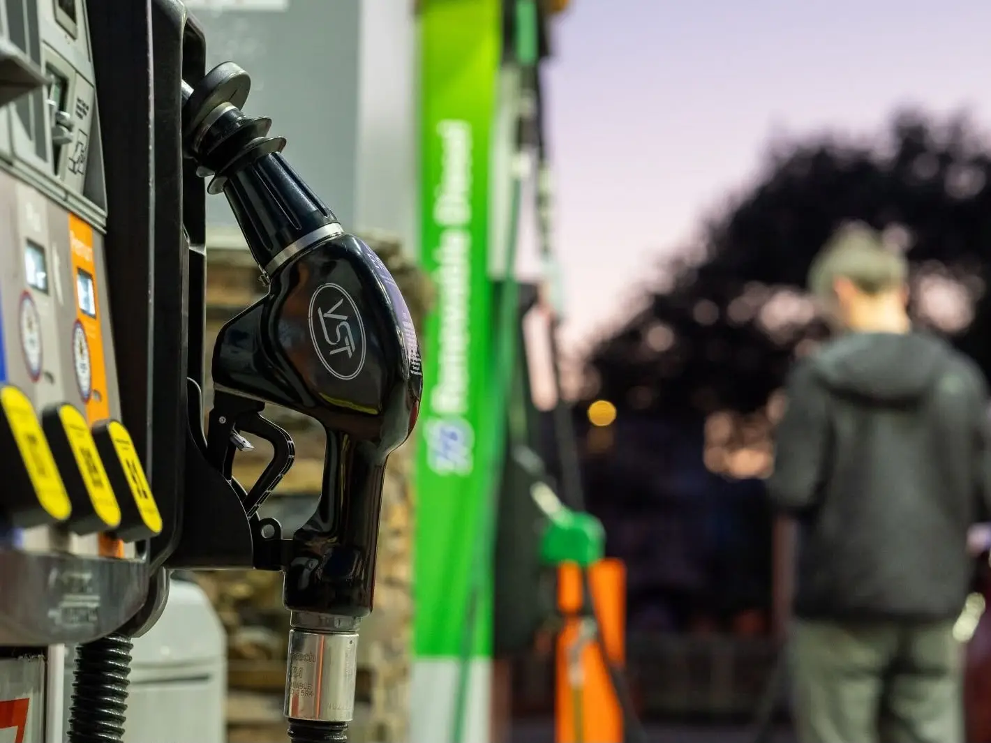 Inflation Cools, But Oil Volatility Clouds Fed’s Path