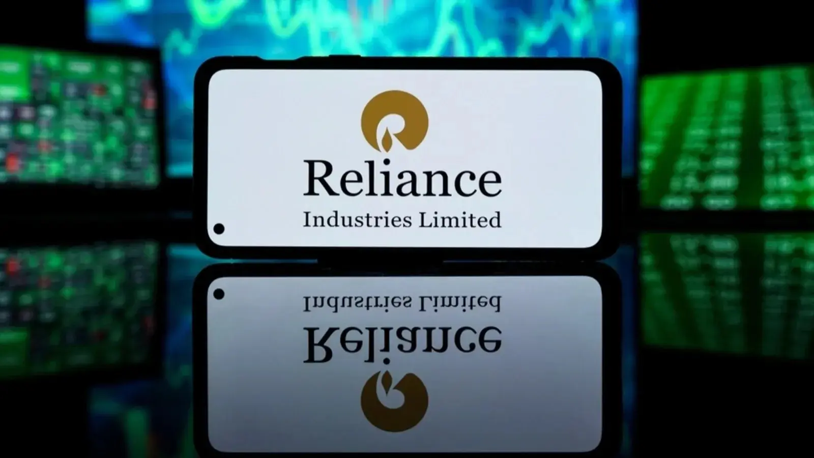 Reliance Shares Rise 1% in Mumbai Ahead of Key Q1 Earnings Report