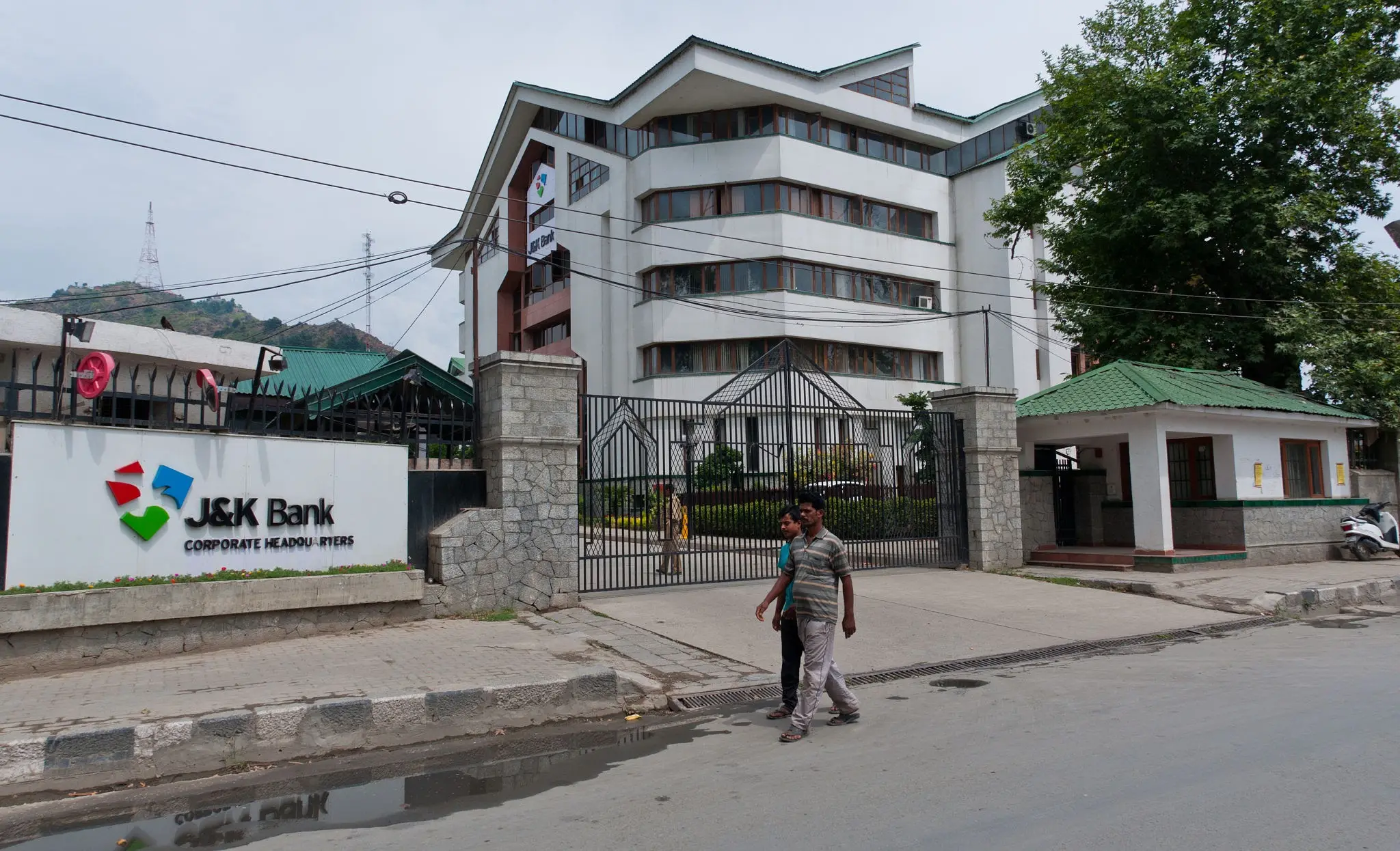 J&K Bank Sells PNB MetLife Shares for 1.20 Bln Rupees