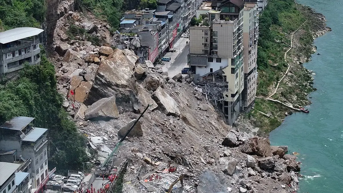 Rock Slide Ruins: Chongqing Landslide Buries Homes