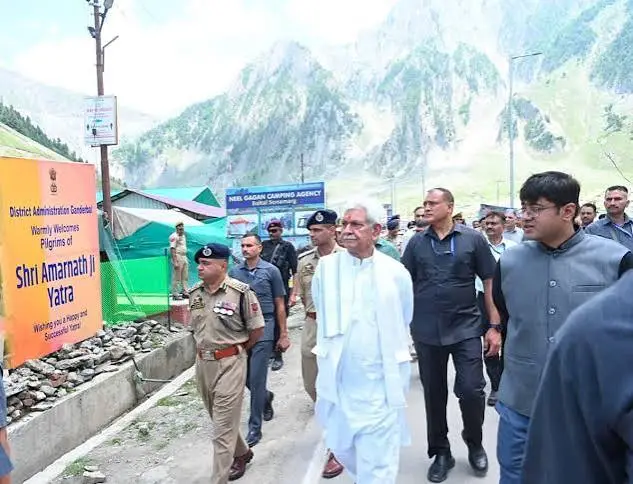 Over 3.5 Lakh Pilgrims Offer Prayers at Amarnath in 15 Days