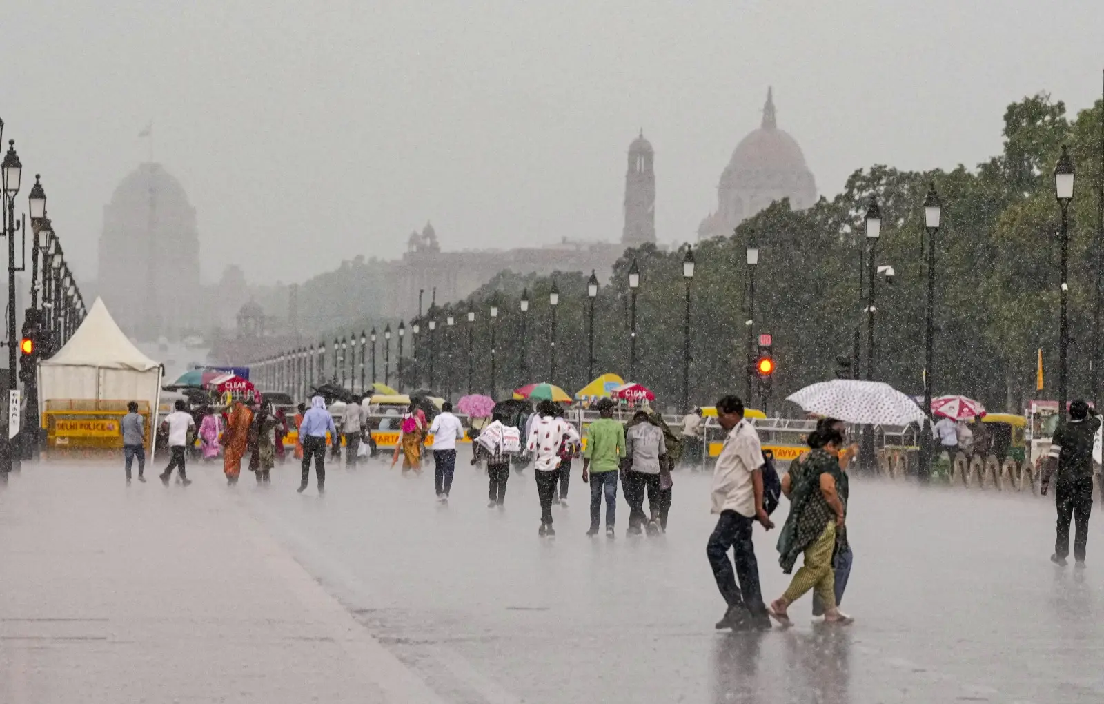 IMD Issues Heavy Rain Alert for Bengal as Monsoon Intensifies