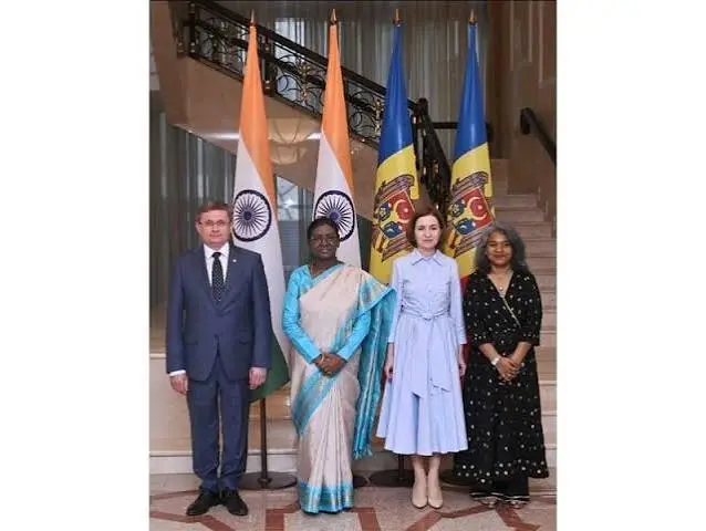 President Murmu Attends Banquet, Meets Indian Diaspora in Moldova