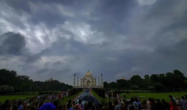 IMD Forecasts Widespread Thundershowers Across UP; Flood Alert