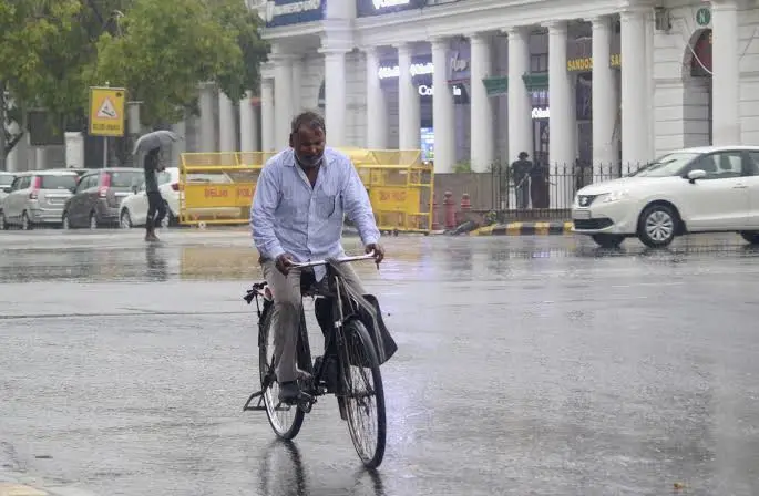 Rain Lashes Delhi; Maximum Temperature Settles at 33.6°C