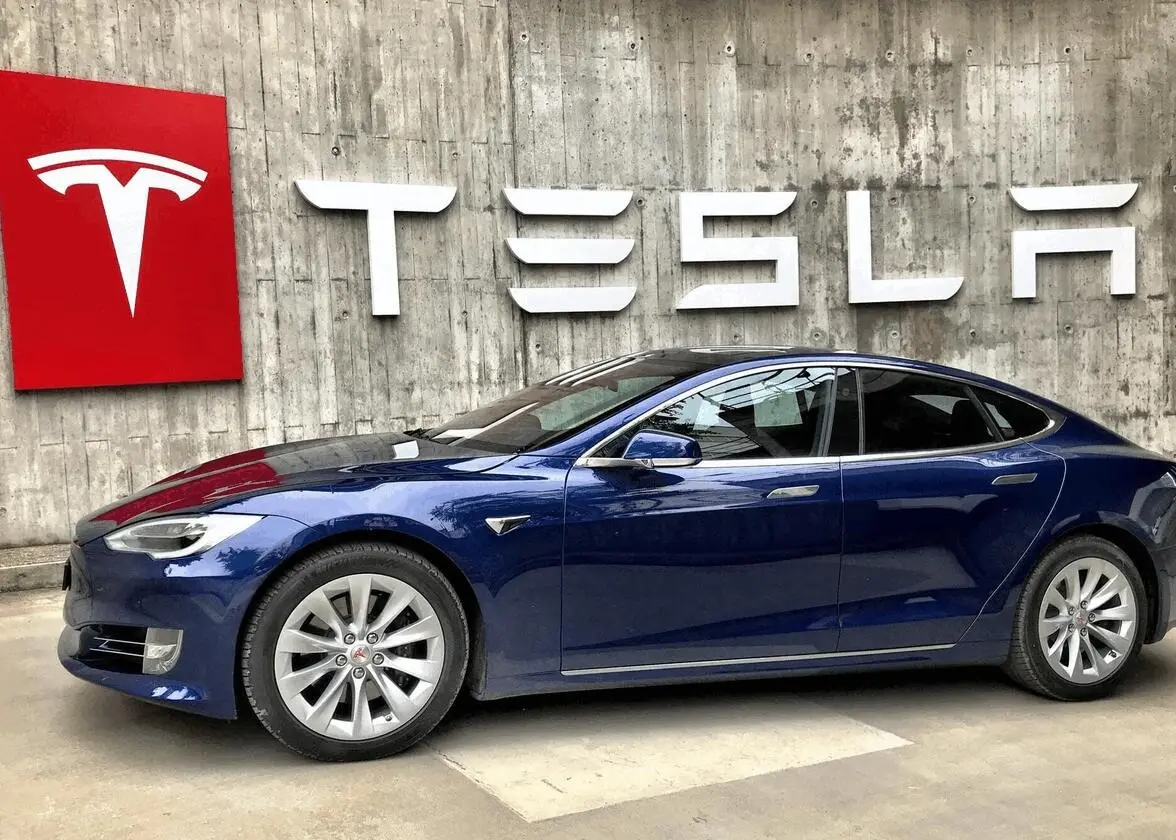 Tesla Shares Drop 9.7% After Posting First Cash Burn in 2 Years