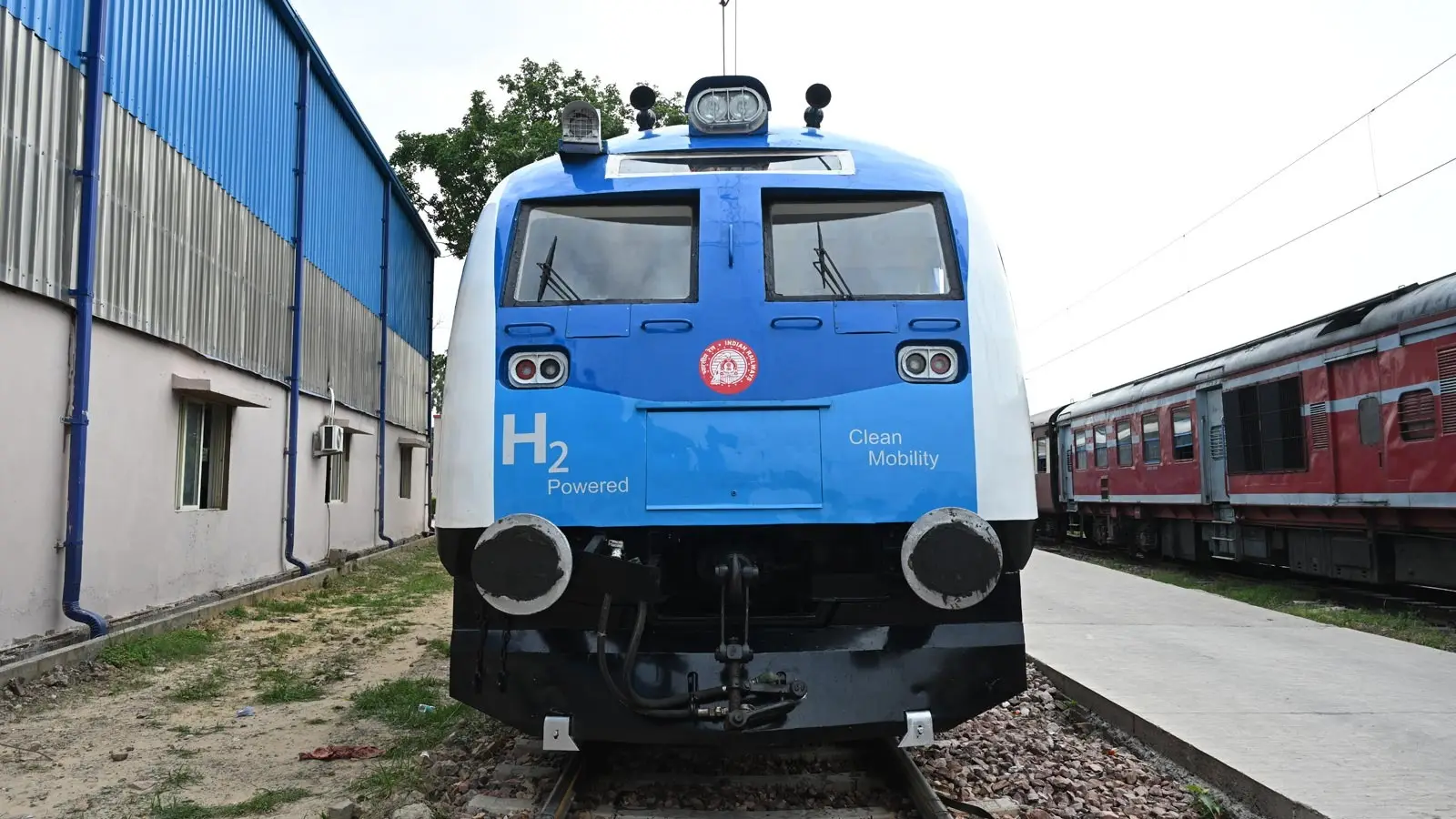 Full Steam Ahead, Minus the Smoke: India’s Hydrogen Train Swaps 3,200L of Diesel for Pure Water Vapour