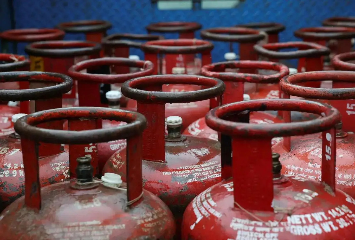 Gas Cylinder Rates Revised: Delhi, Mumbai, Kolkata, and Chennai See Steep Commercial LPG Drops
