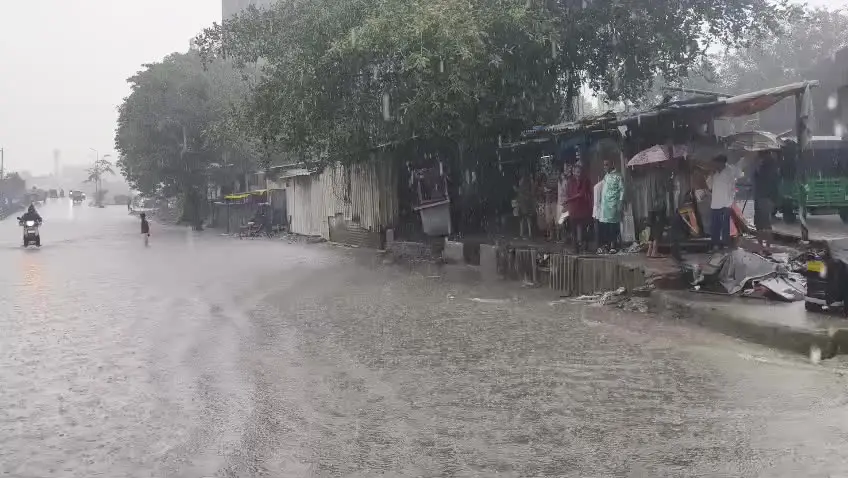 Surat Under Red Alert as Gujarat Advises Residents to Stay Indoors