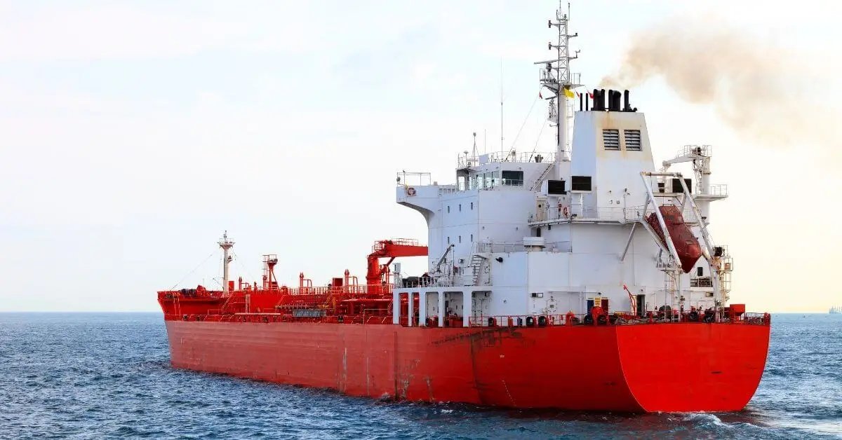 Missiles in the Red Sea: Houthis Claim Direct Attack on Saudi Oil Tanker