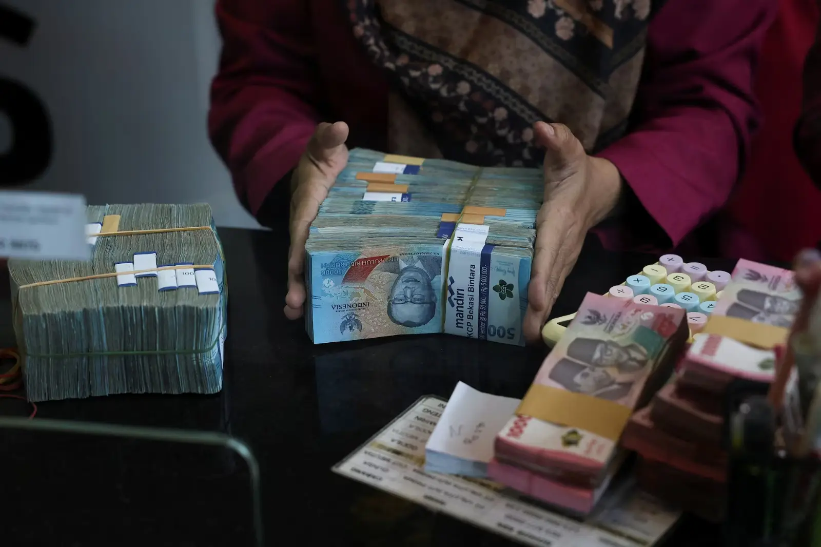 Reuters Poll: Investor Sentiment on Asian Currencies Improves