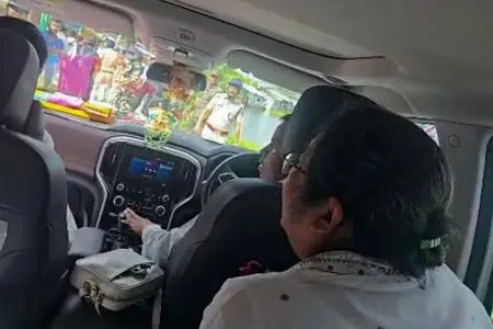 Political Heat in West Bengal: Mamata Banerjee Blames Administration After Motorcade Ambush