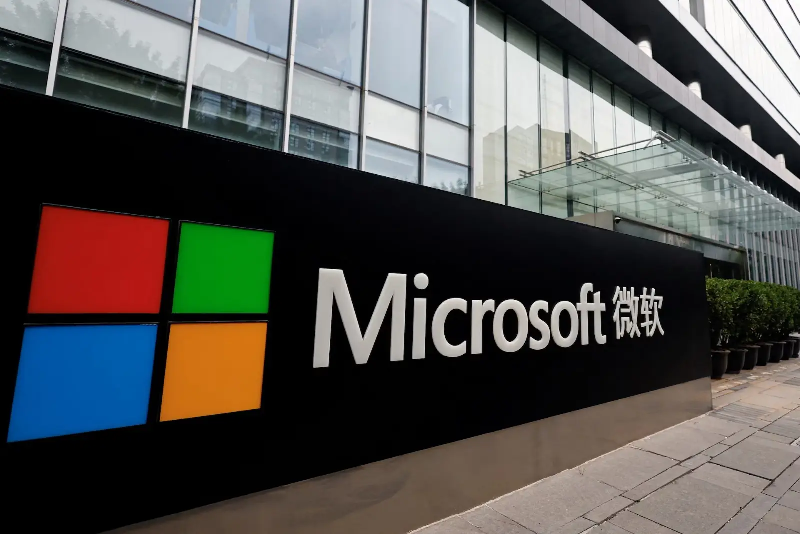 Microsoft Retreats in China, but AI Boom Keeps a Window Open