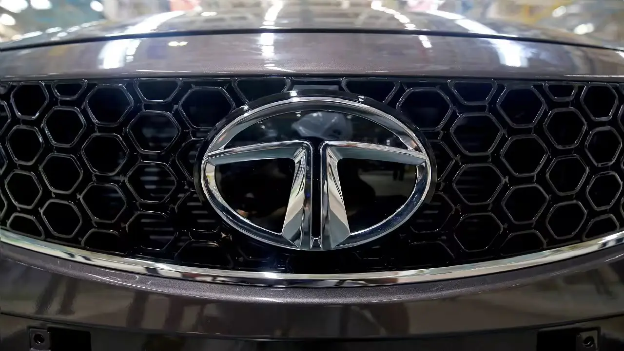 Luxury and Logistics: Tata Motors Reports 957.99 Bln Rupee Revenue and JLR Updates