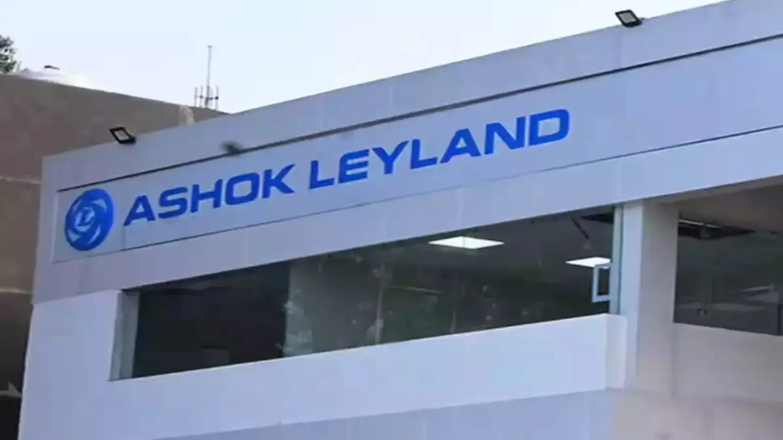Ashok Leyland to Invest Rs 5 Bln in Hinduja Housing, £25M in Optare
