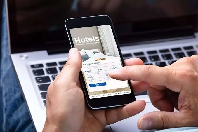 How Smartphone Applications Are Transforming Hotel Reservations Across India