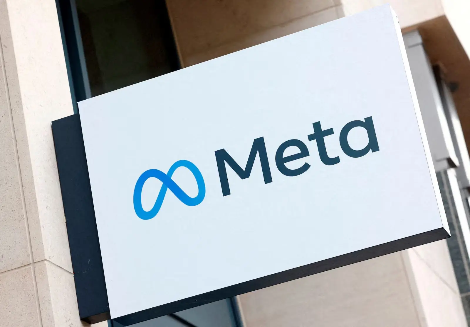 Smoke and Algorithms: Why Meta's Blockbuster Trial Echoes Big Tobacco