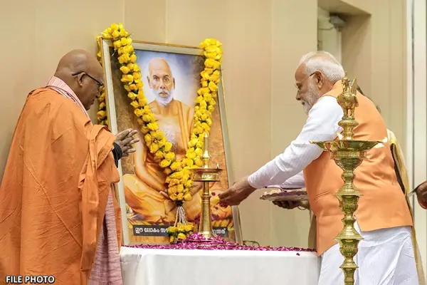 PM Pays Tributes to Sree Narayana Guru on Birth Anniversary